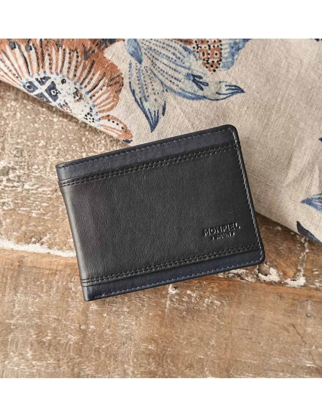 cartera_americana_de_piel_con_monedero_y_tarjetero_extra_lago_2-1.webp Hombre MONPIEL Carteras Hombre Piel*Cartera Americana de piel con Monedero y Tarjetero Extra Lago